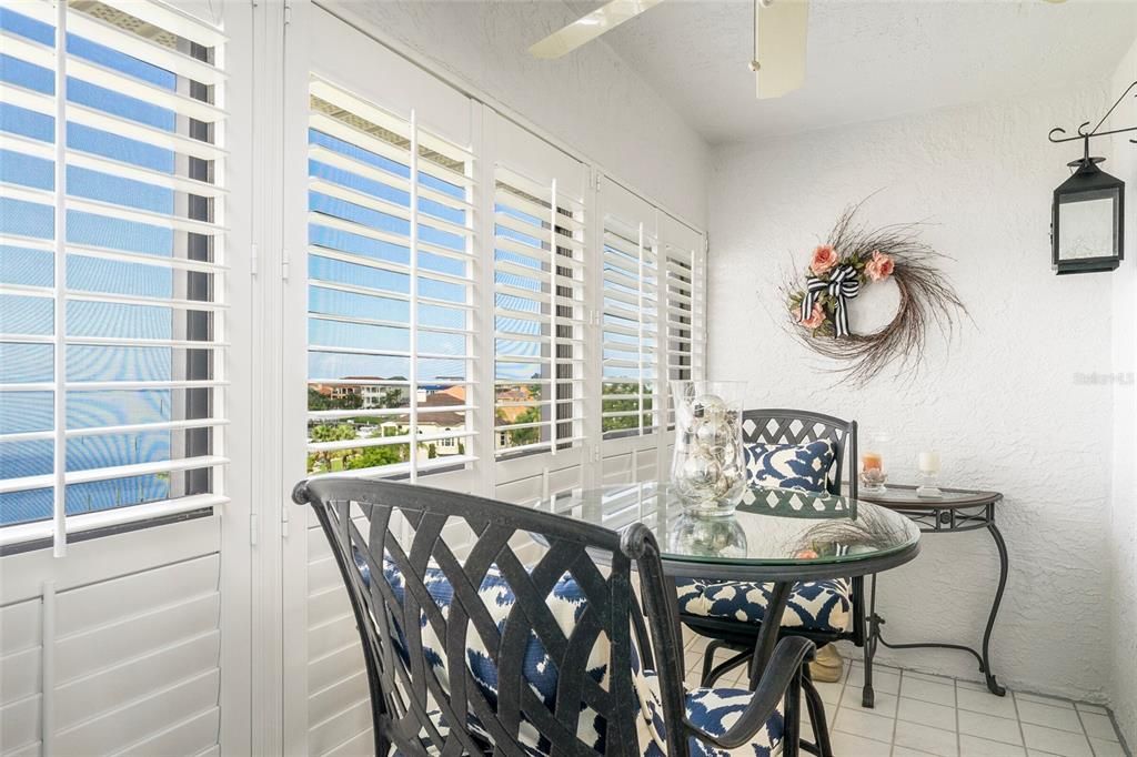 For Rent: $2,400 (2 beds, 2 baths, 1025 Square Feet)