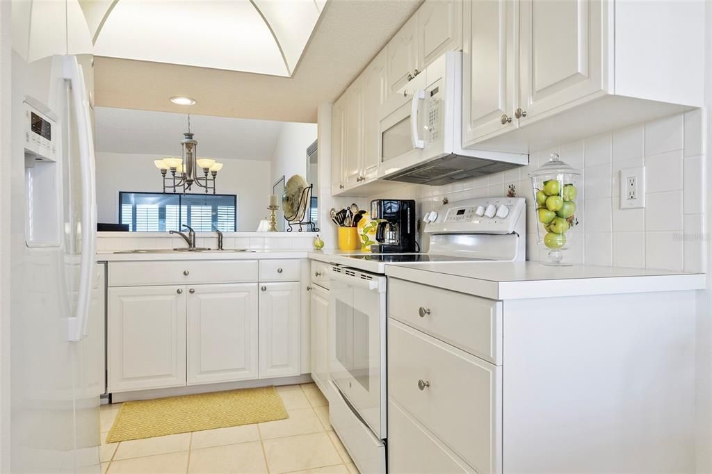 For Rent: $2,400 (2 beds, 2 baths, 1025 Square Feet)