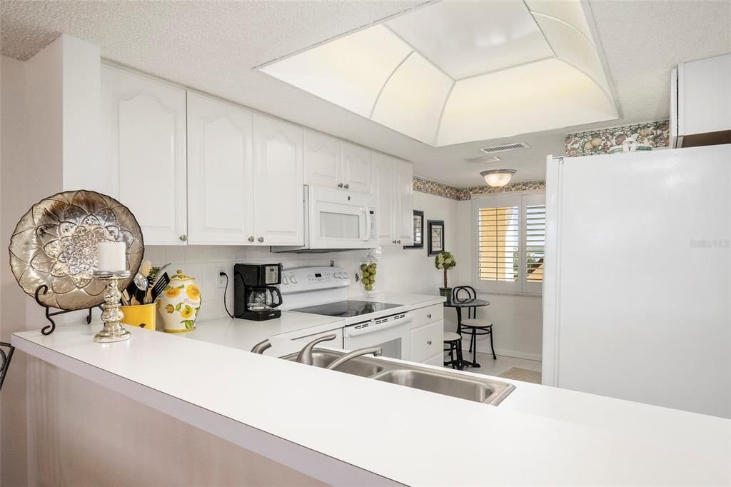 For Rent: $2,400 (2 beds, 2 baths, 1025 Square Feet)