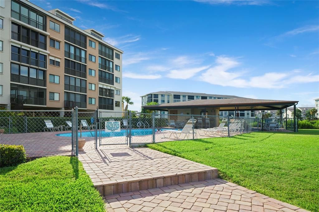 For Rent: $2,400 (2 beds, 2 baths, 1025 Square Feet)