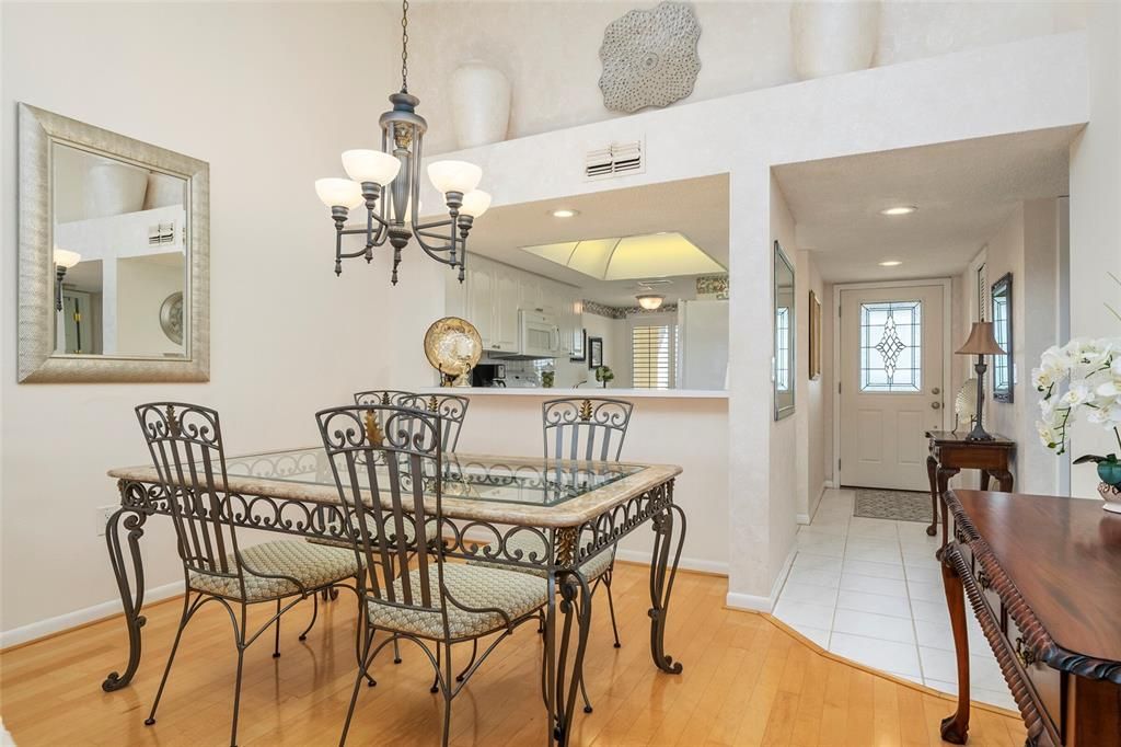 For Rent: $2,400 (2 beds, 2 baths, 1025 Square Feet)