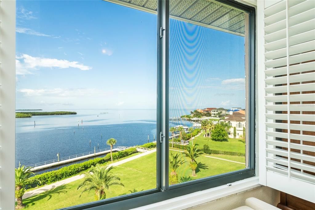 For Rent: $2,400 (2 beds, 2 baths, 1025 Square Feet)