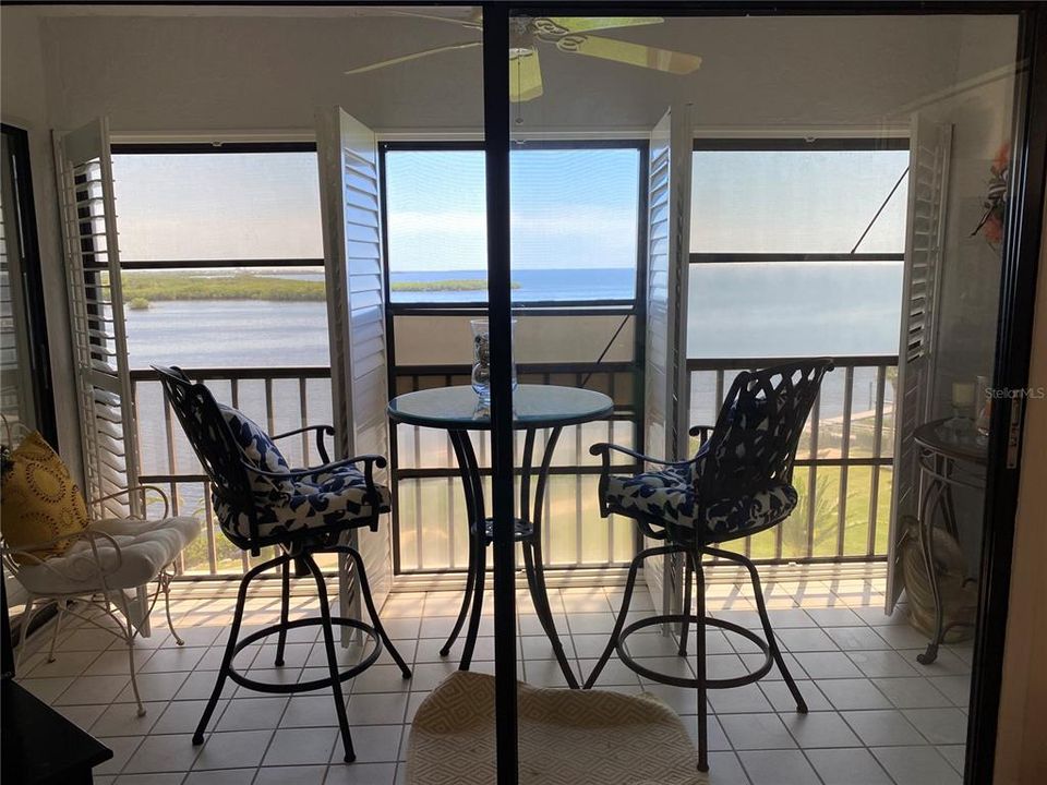 For Rent: $2,400 (2 beds, 2 baths, 1025 Square Feet)