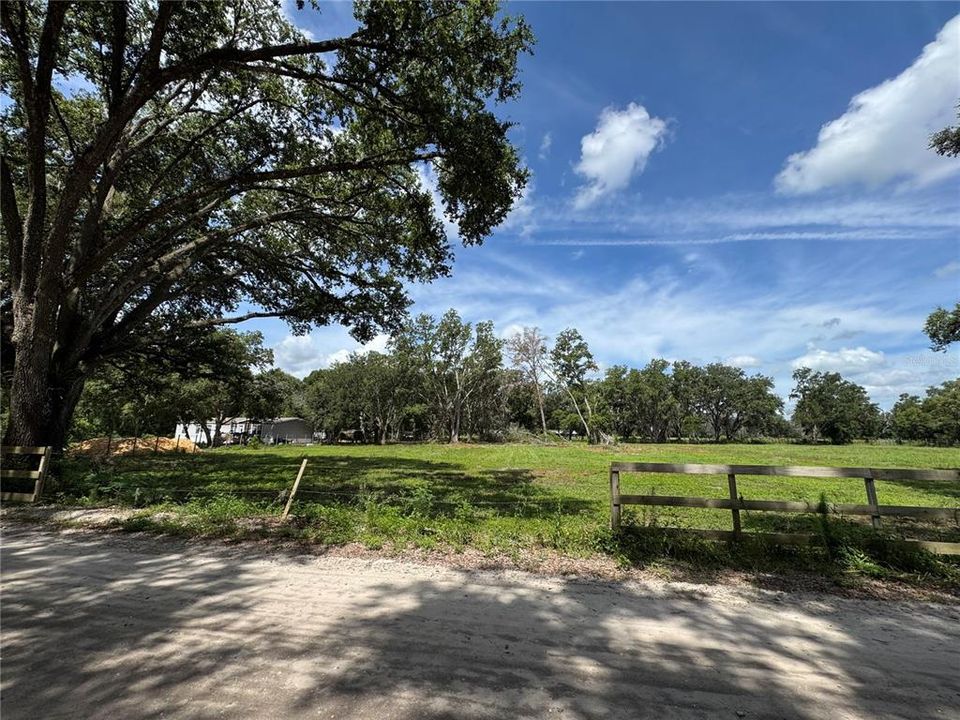 На продажу: $195,000 (2.98 acres)