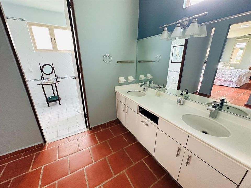 For Rent: $4,800 (3 beds, 3 baths, 1100 Square Feet)