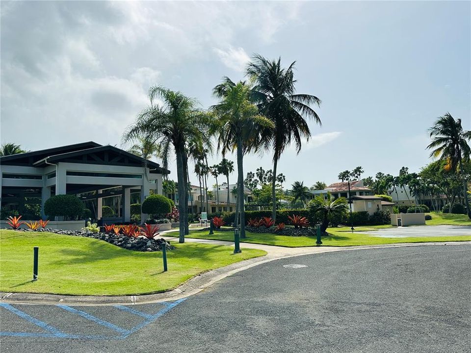 For Rent: $4,800 (3 beds, 3 baths, 1100 Square Feet)