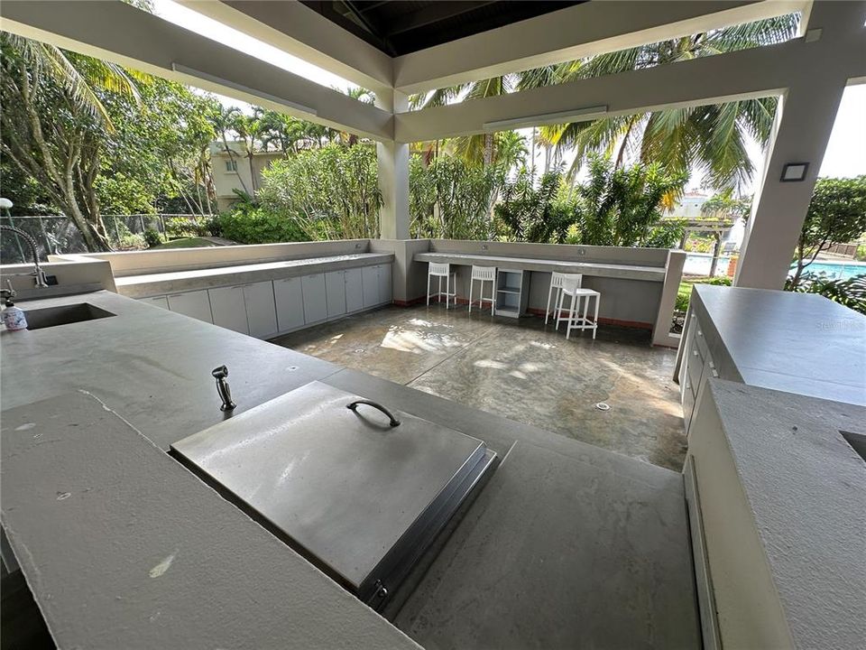 For Rent: $4,800 (3 beds, 3 baths, 1100 Square Feet)