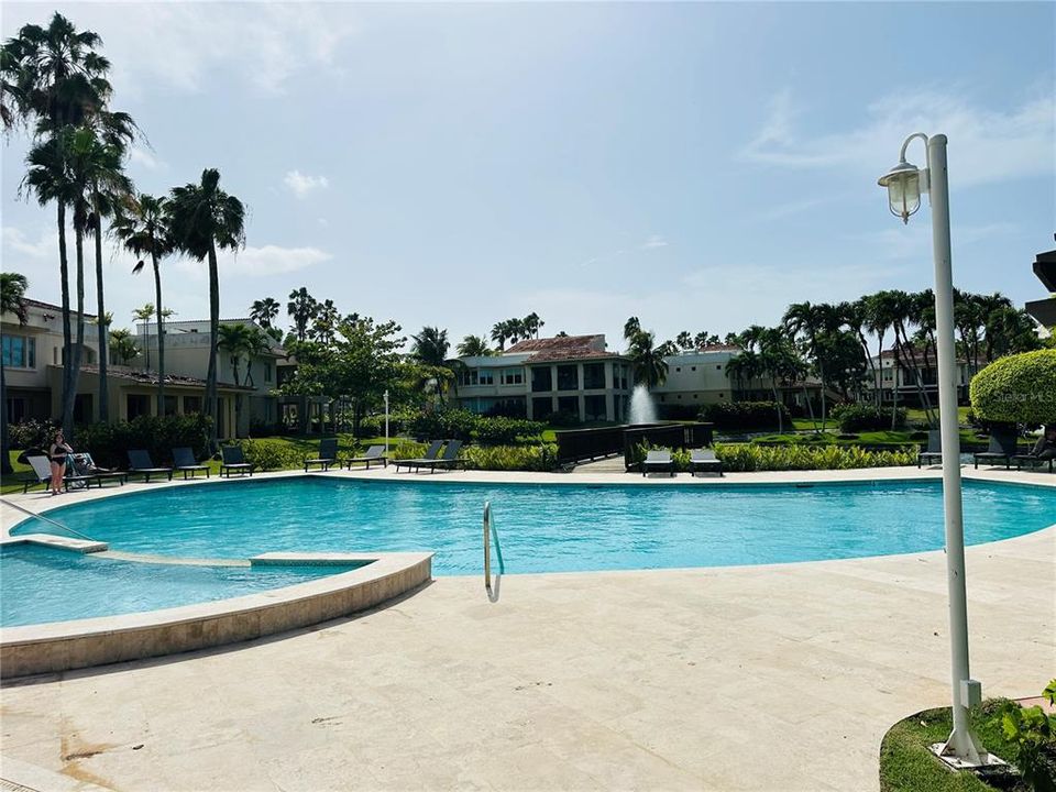 For Rent: $4,800 (3 beds, 3 baths, 1100 Square Feet)