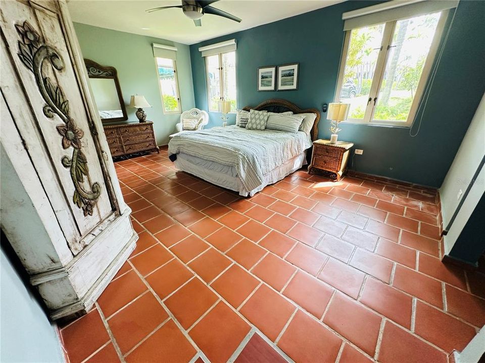 For Rent: $4,800 (3 beds, 3 baths, 1100 Square Feet)