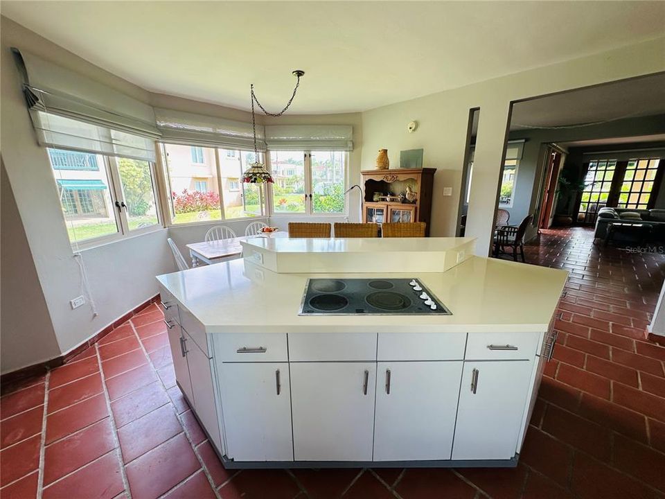 For Rent: $4,800 (3 beds, 3 baths, 1100 Square Feet)