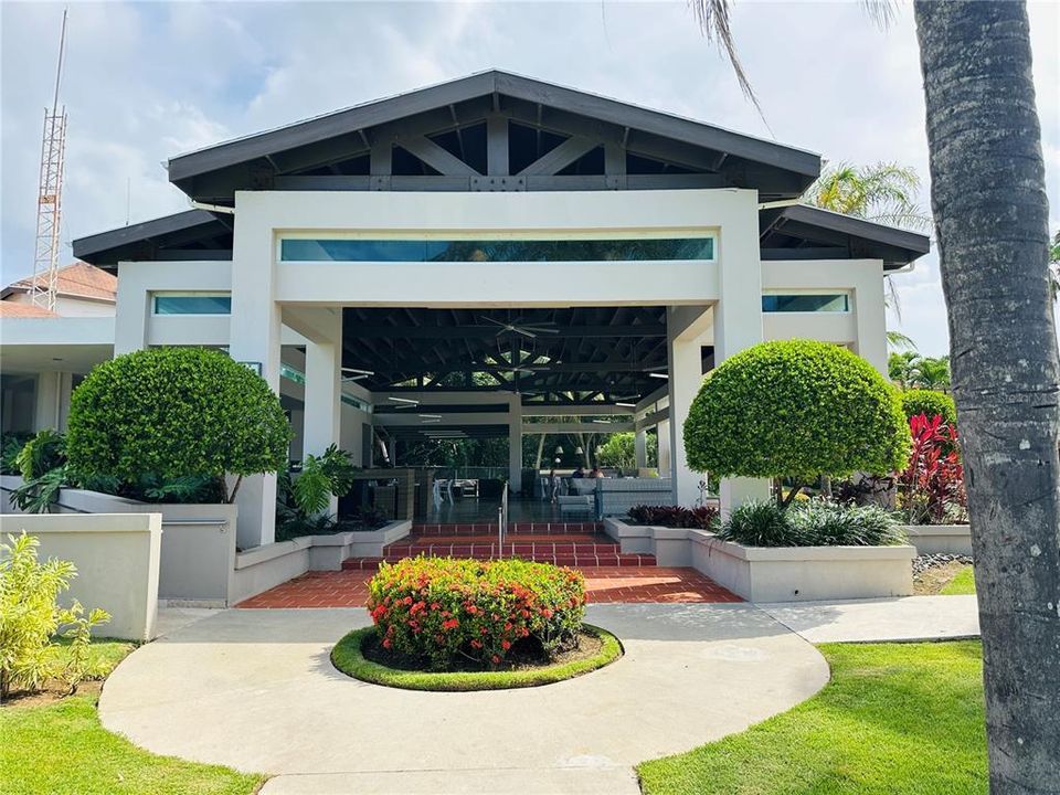 For Rent: $4,800 (3 beds, 3 baths, 1100 Square Feet)