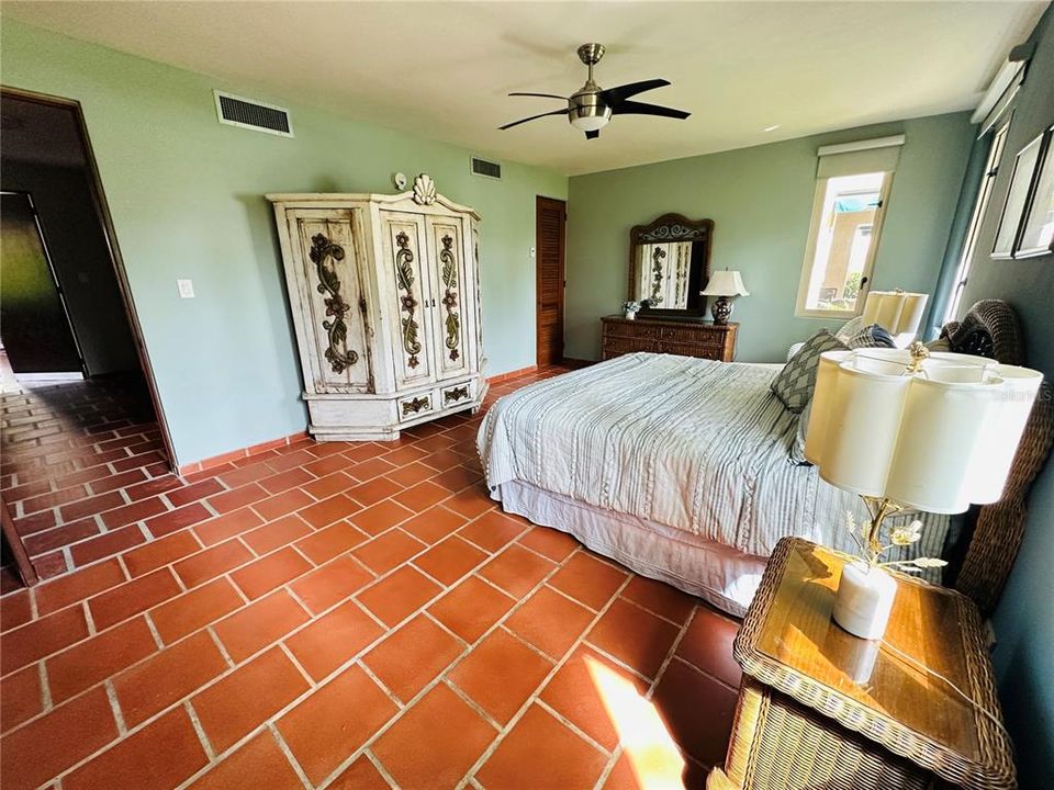 For Rent: $4,800 (3 beds, 3 baths, 1100 Square Feet)