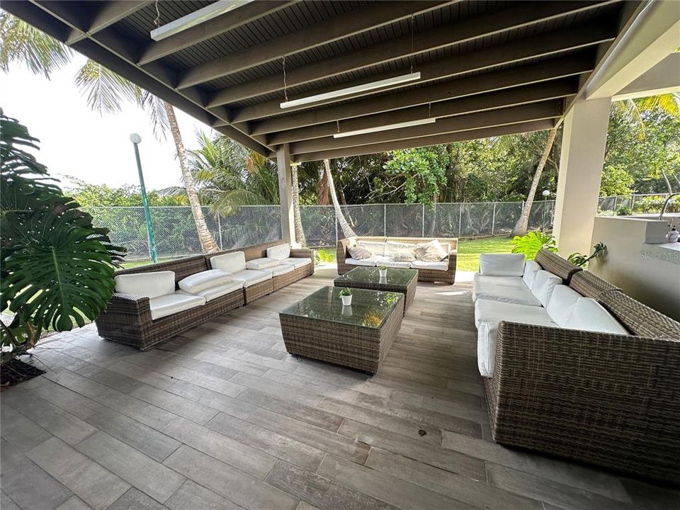 For Rent: $4,800 (3 beds, 3 baths, 1100 Square Feet)