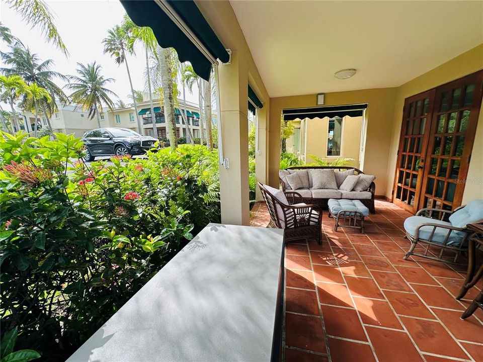 For Rent: $4,800 (3 beds, 3 baths, 1100 Square Feet)