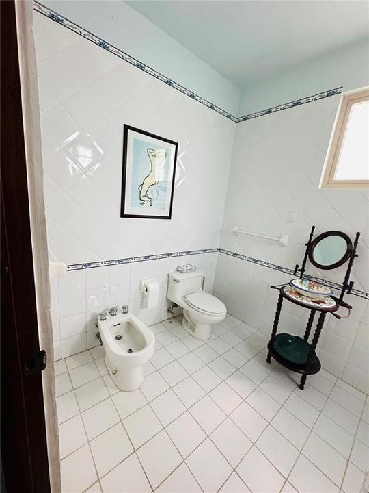 For Rent: $4,800 (3 beds, 3 baths, 1100 Square Feet)