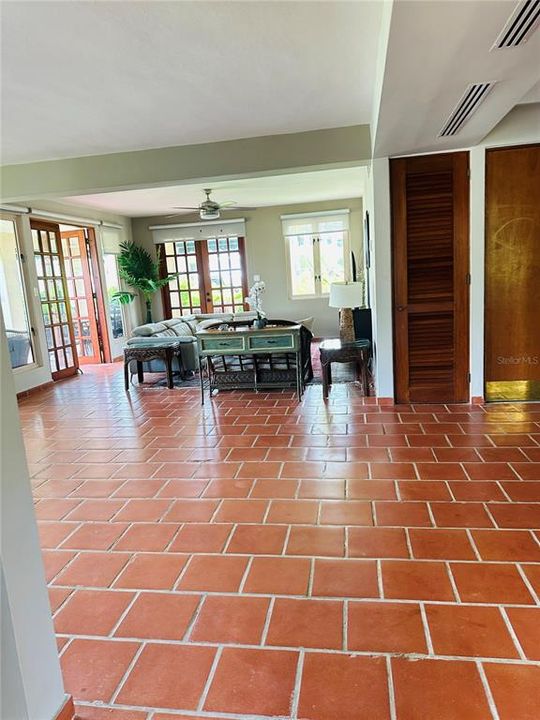 For Rent: $4,800 (3 beds, 3 baths, 1100 Square Feet)