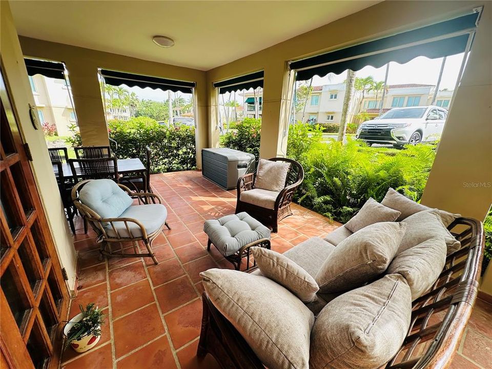 For Rent: $4,800 (3 beds, 3 baths, 1100 Square Feet)