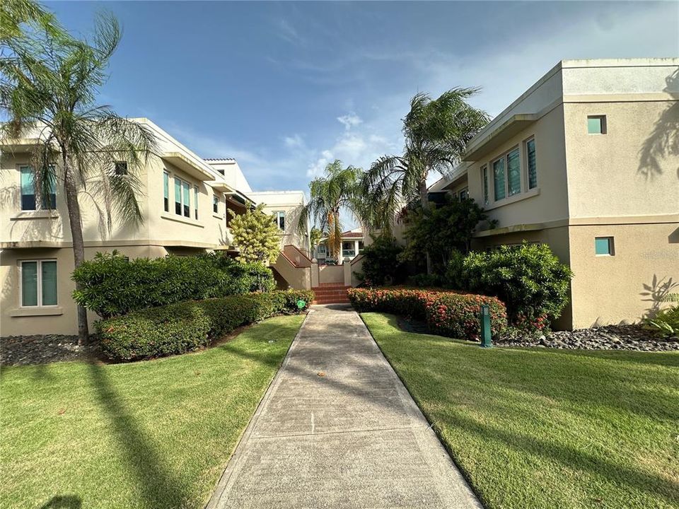 For Rent: $4,800 (3 beds, 3 baths, 1100 Square Feet)