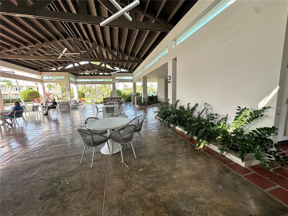 For Rent: $4,800 (3 beds, 3 baths, 1100 Square Feet)