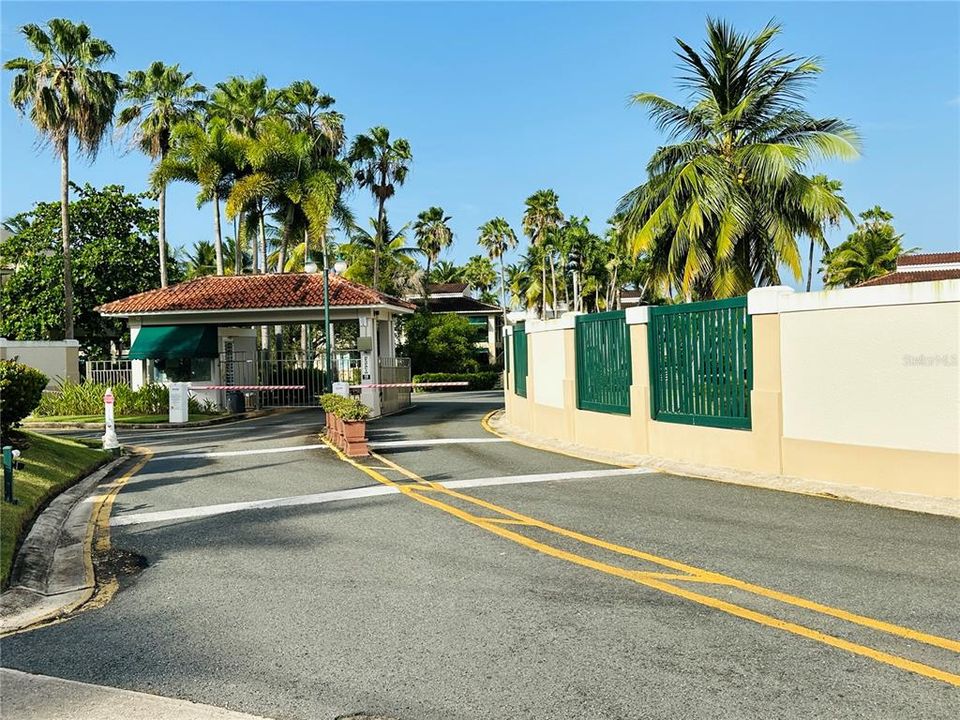 For Rent: $4,800 (3 beds, 3 baths, 1100 Square Feet)