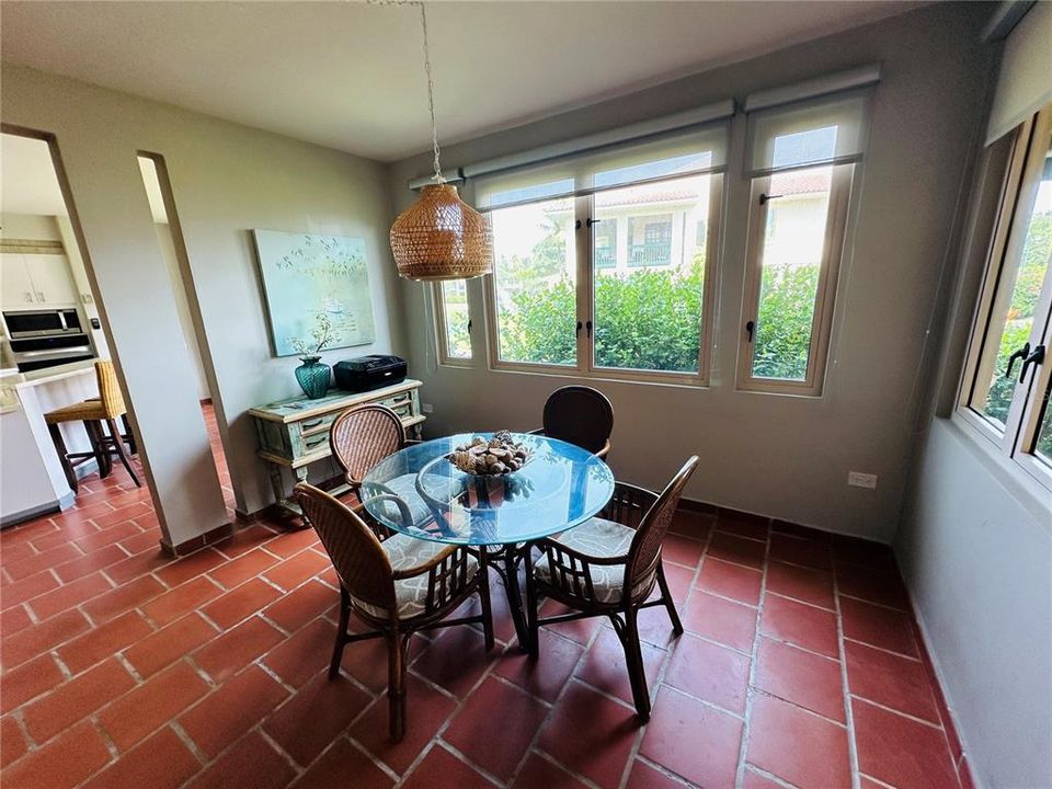 For Rent: $4,800 (3 beds, 3 baths, 1100 Square Feet)