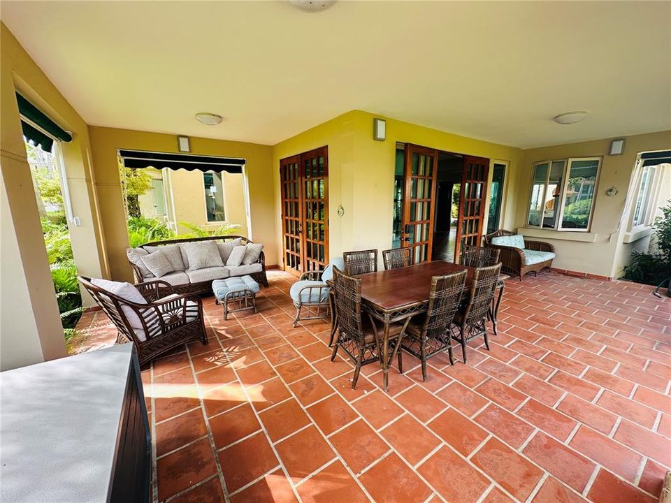 For Rent: $4,800 (3 beds, 3 baths, 1100 Square Feet)