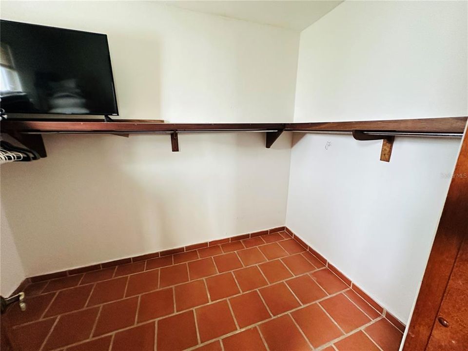 For Rent: $4,800 (3 beds, 3 baths, 1100 Square Feet)