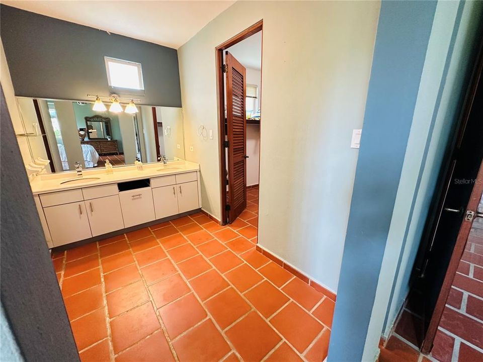 For Rent: $4,800 (3 beds, 3 baths, 1100 Square Feet)