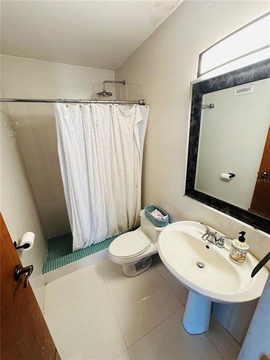 For Rent: $4,800 (3 beds, 3 baths, 1100 Square Feet)