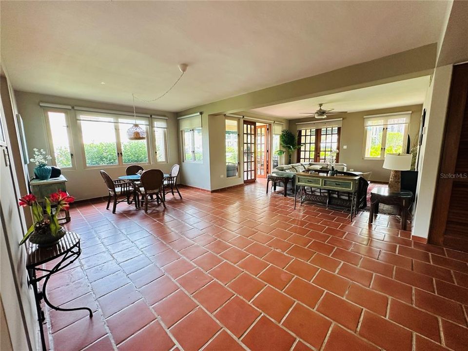 For Rent: $4,800 (3 beds, 3 baths, 1100 Square Feet)