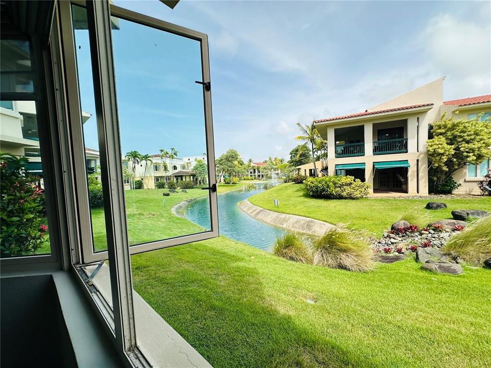 For Rent: $4,800 (3 beds, 3 baths, 1100 Square Feet)