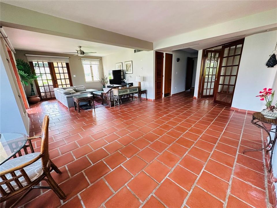 For Rent: $4,800 (3 beds, 3 baths, 1100 Square Feet)