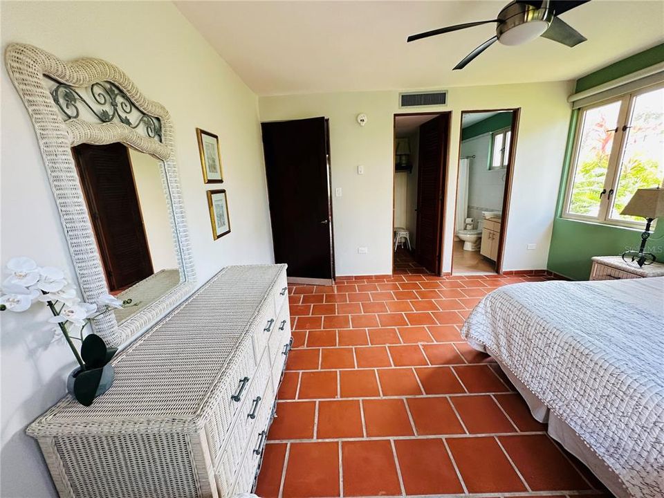 For Rent: $4,800 (3 beds, 3 baths, 1100 Square Feet)