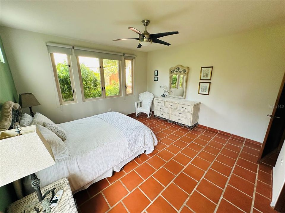 For Rent: $4,800 (3 beds, 3 baths, 1100 Square Feet)