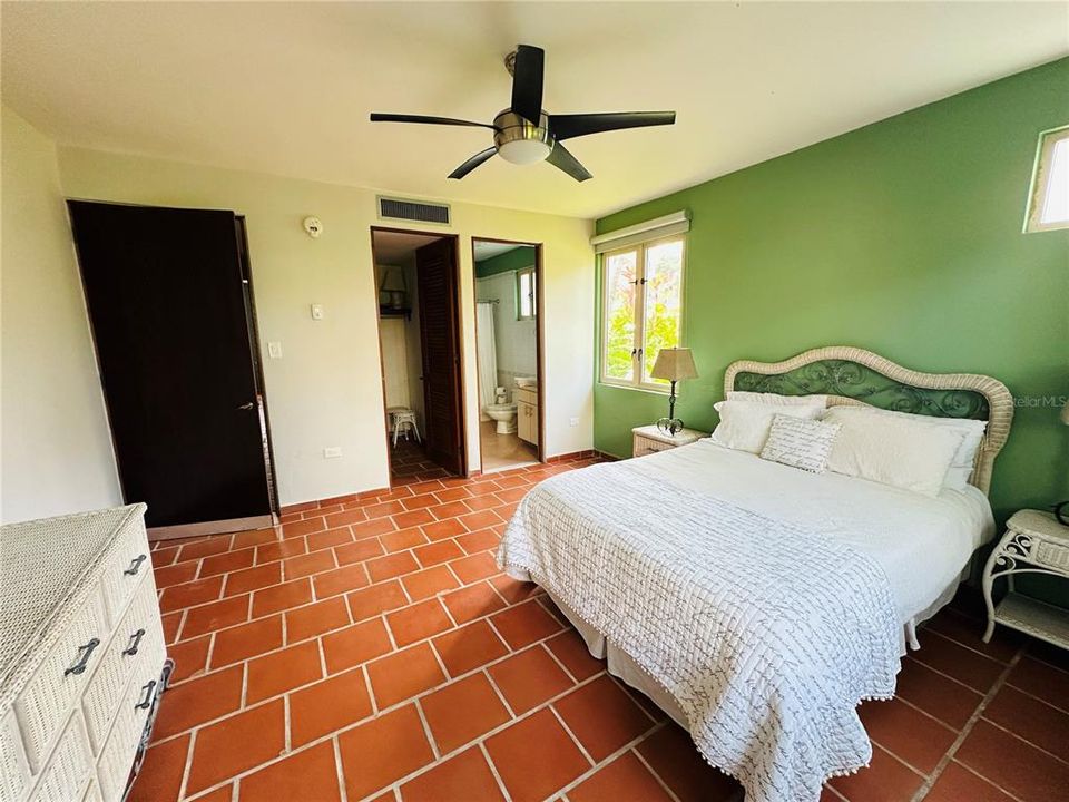 For Rent: $4,800 (3 beds, 3 baths, 1100 Square Feet)