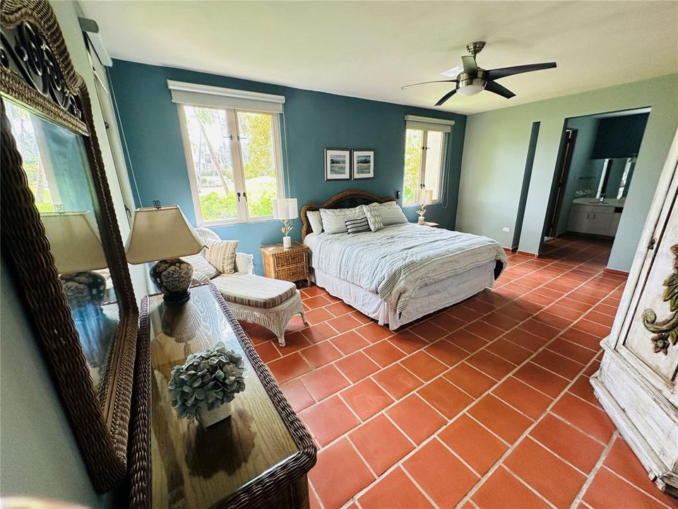 For Rent: $4,800 (3 beds, 3 baths, 1100 Square Feet)