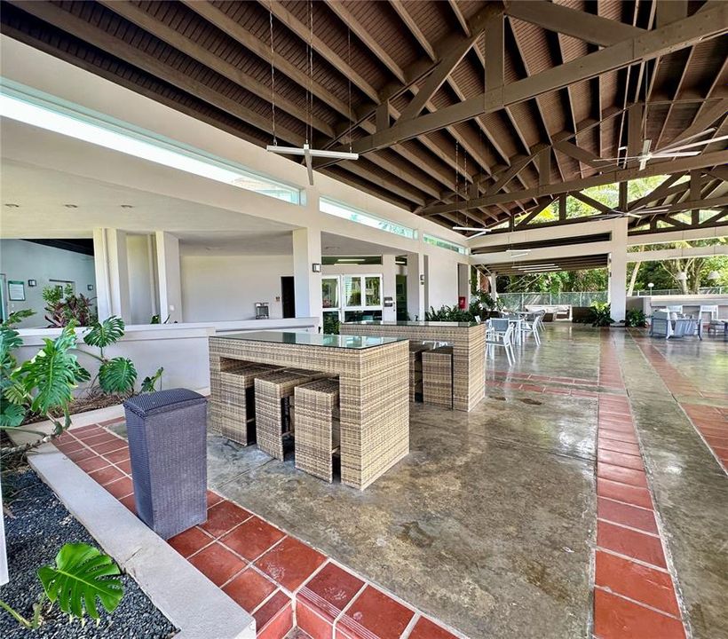 For Rent: $4,800 (3 beds, 3 baths, 1100 Square Feet)