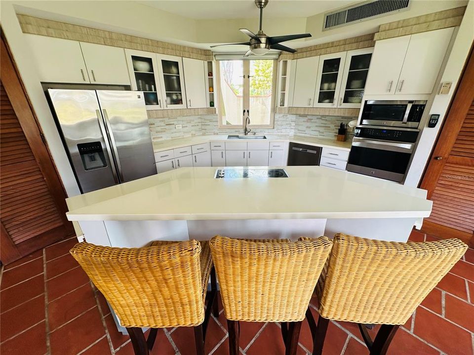 For Rent: $4,800 (3 beds, 3 baths, 1100 Square Feet)