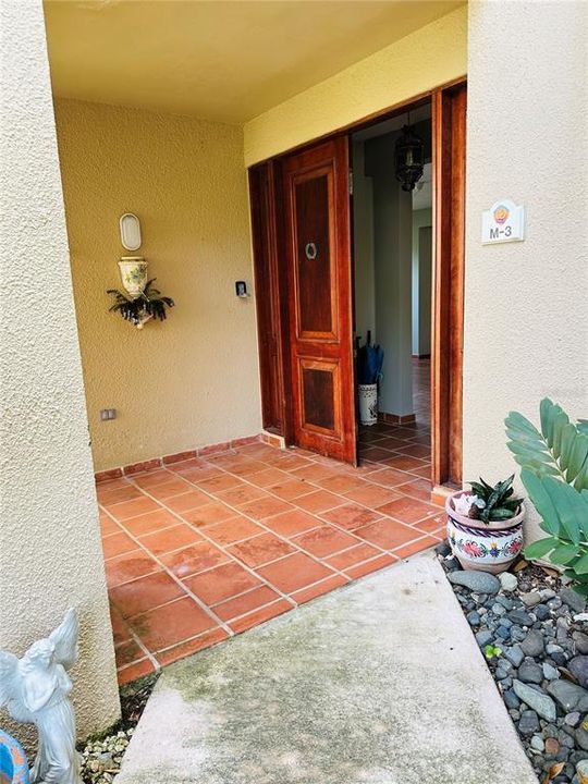 For Rent: $4,800 (3 beds, 3 baths, 1100 Square Feet)