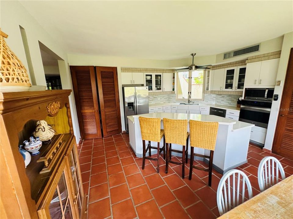 For Rent: $4,800 (3 beds, 3 baths, 1100 Square Feet)