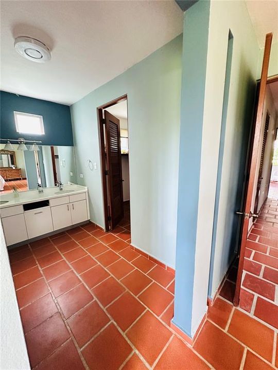 For Rent: $4,800 (3 beds, 3 baths, 1100 Square Feet)