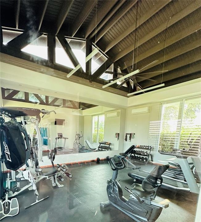 For Rent: $4,800 (3 beds, 3 baths, 1100 Square Feet)