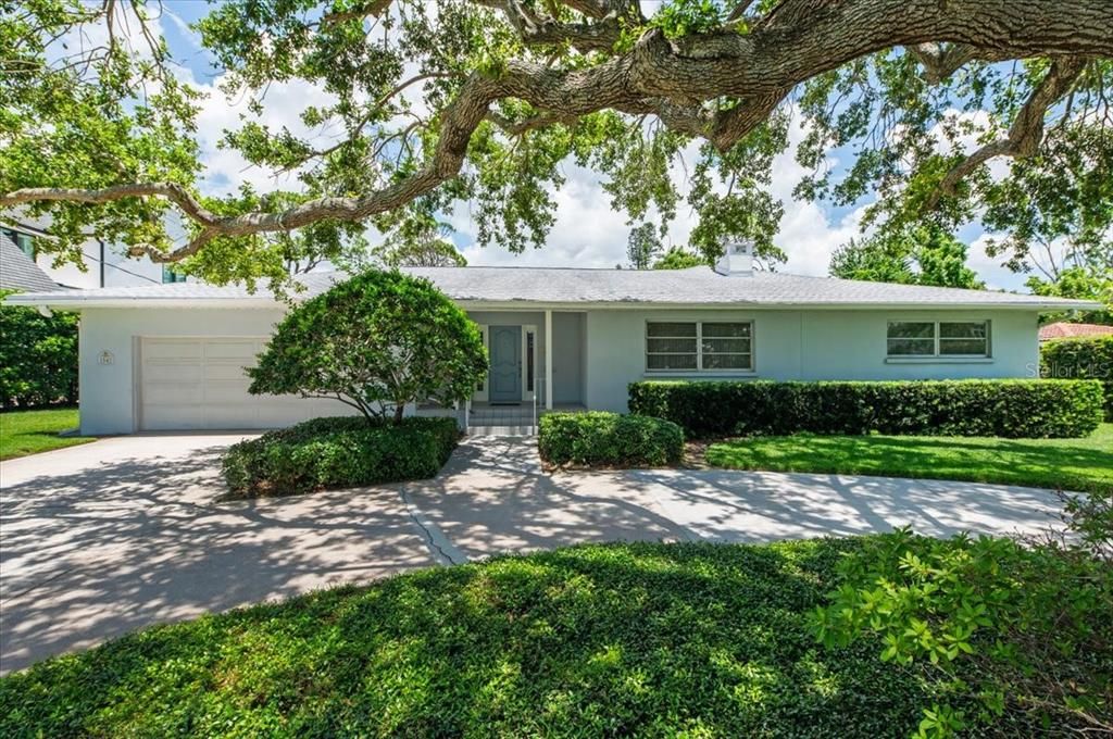 For Sale: $1,870,000 (4 beds, 4 baths, 3302 Square Feet)