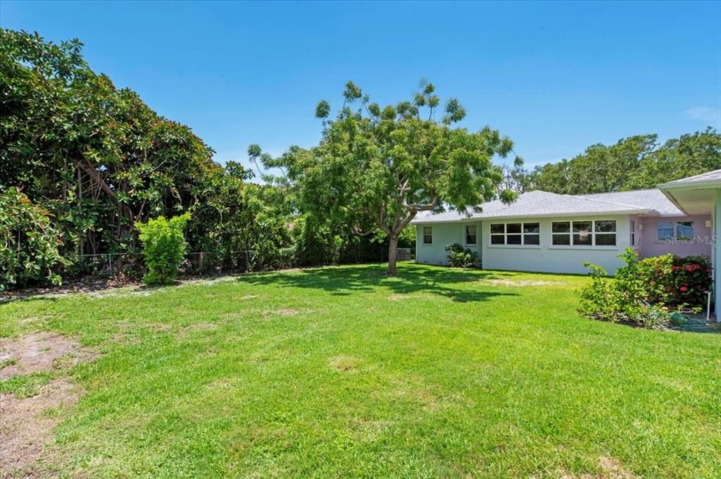 For Sale: $1,870,000 (4 beds, 4 baths, 3302 Square Feet)