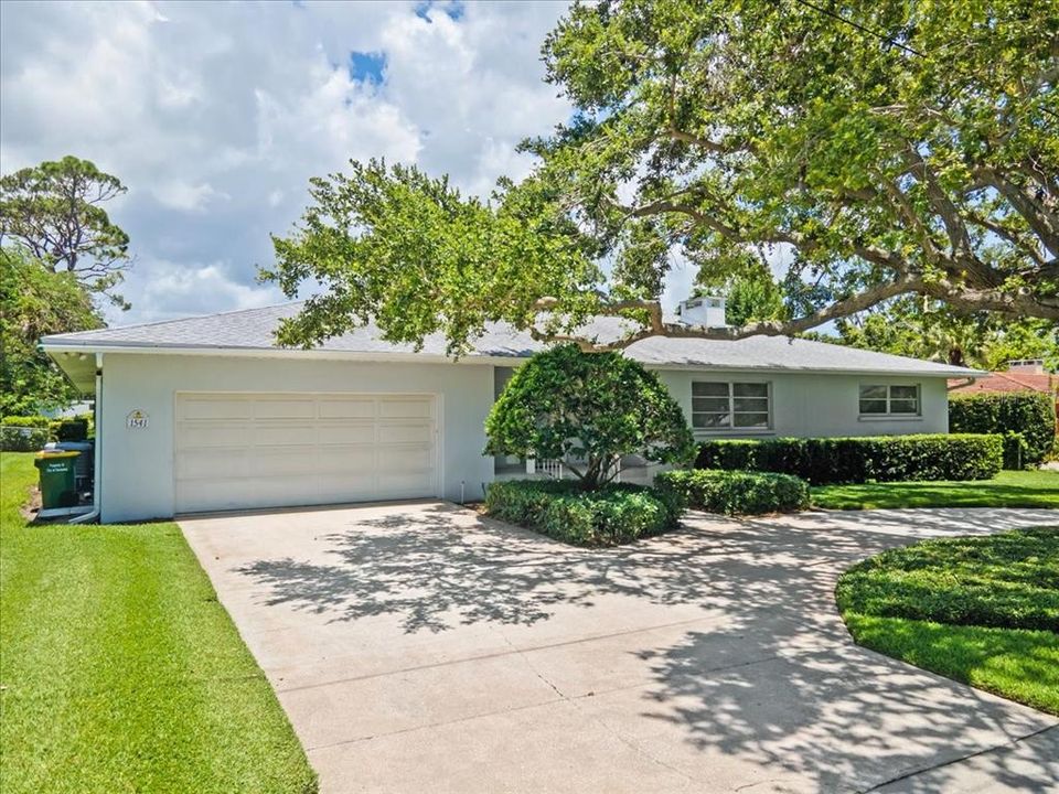 For Sale: $1,870,000 (4 beds, 4 baths, 3302 Square Feet)