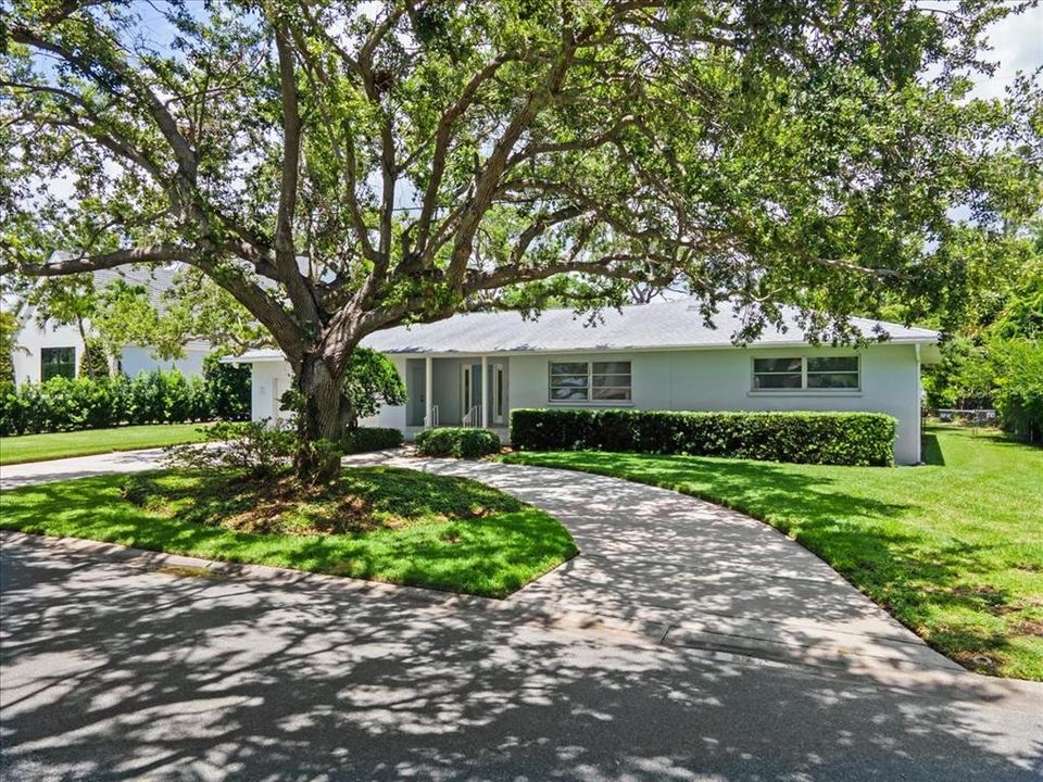 For Sale: $1,870,000 (4 beds, 4 baths, 3302 Square Feet)