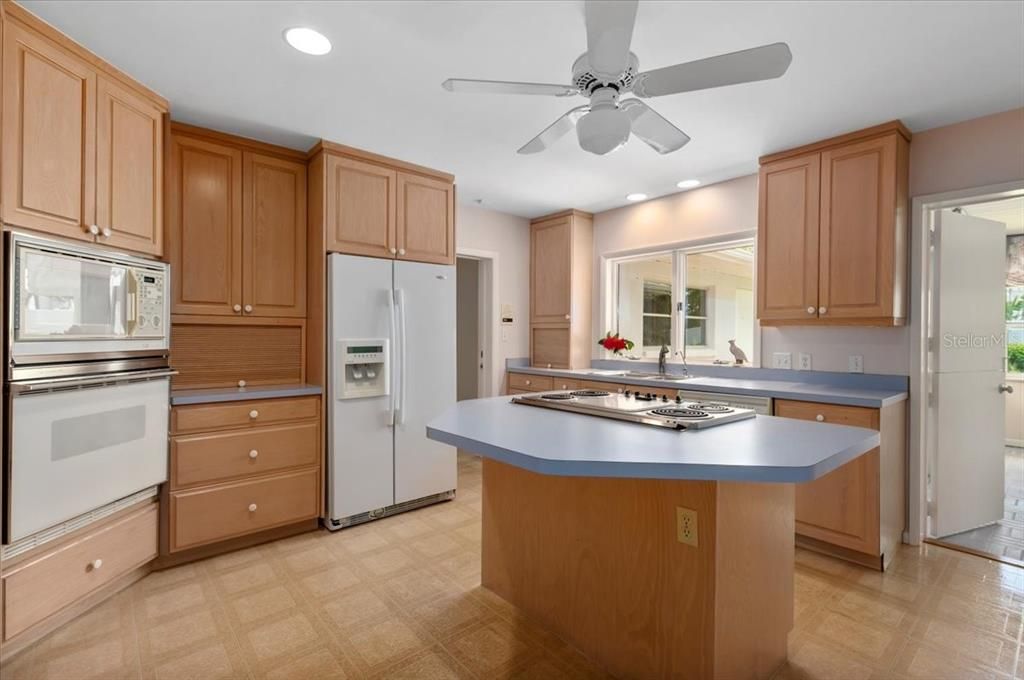For Sale: $1,870,000 (4 beds, 4 baths, 3302 Square Feet)