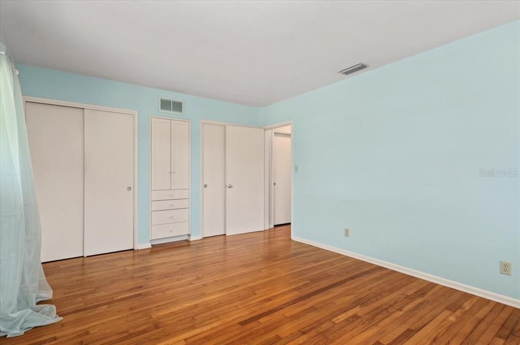 For Sale: $1,870,000 (4 beds, 4 baths, 3302 Square Feet)