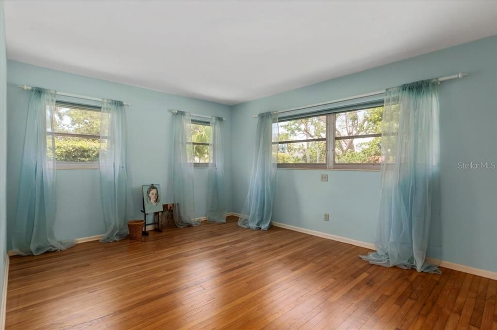 For Sale: $1,870,000 (4 beds, 4 baths, 3302 Square Feet)