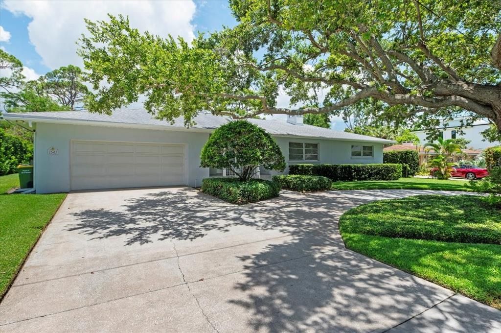For Sale: $1,870,000 (4 beds, 4 baths, 3302 Square Feet)